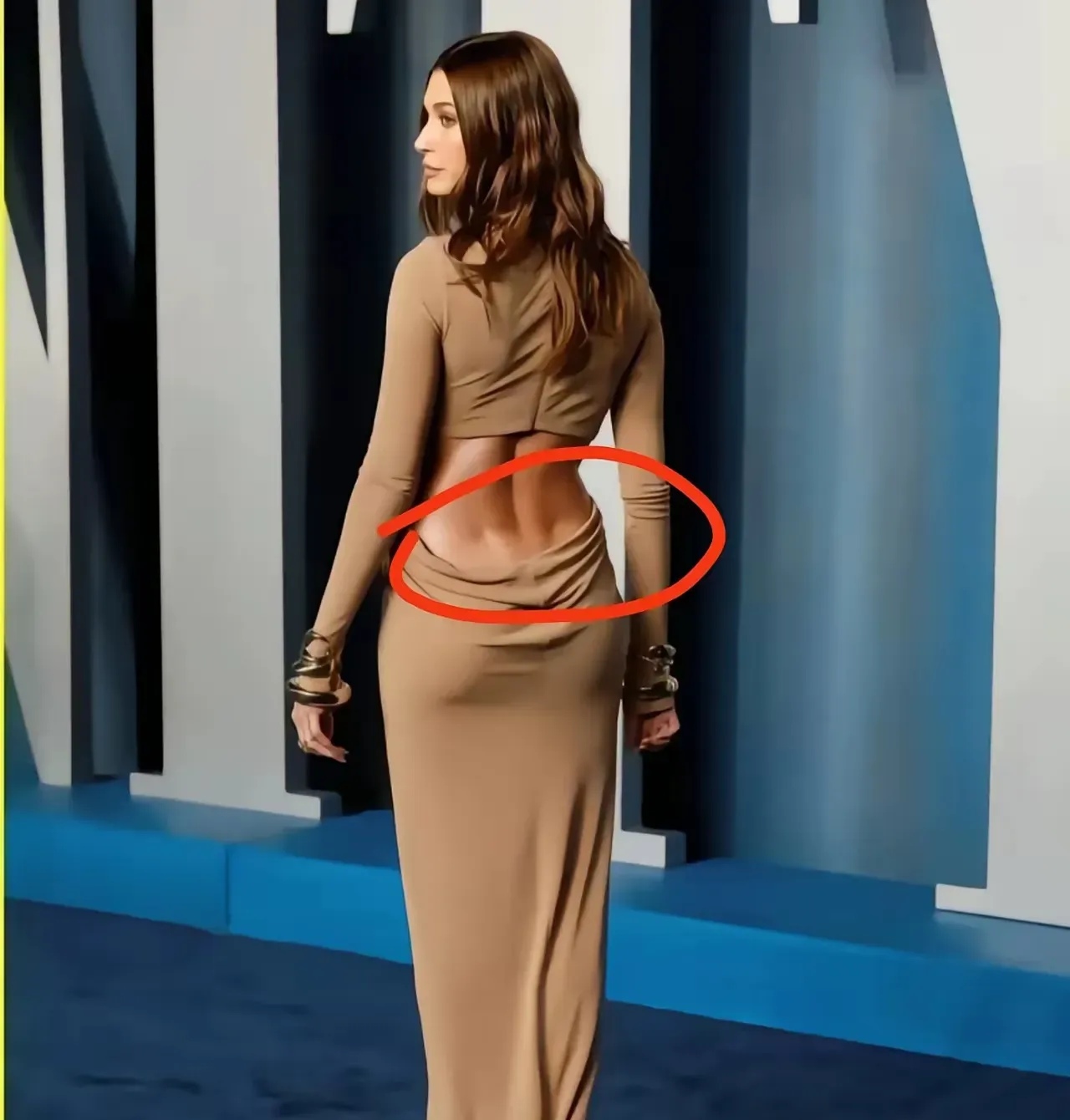 有人说,腰是女人的灵魂,那么拥有"腰窝"的女性