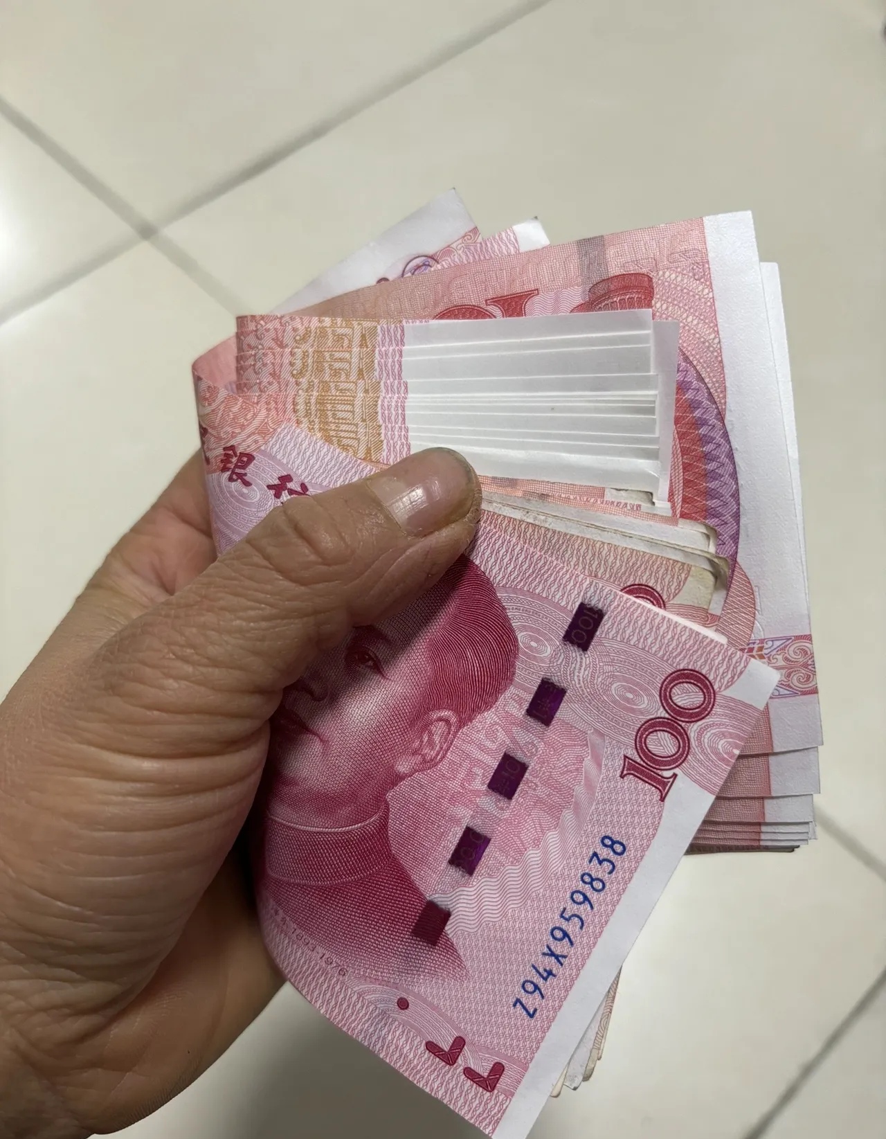 年后老公又出去打工了,而我和孩子又被安排在家里,年前还了一万五外债