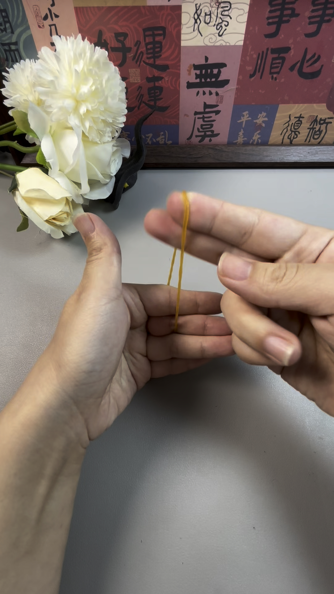 皮筋穿手指,快开始你的表演