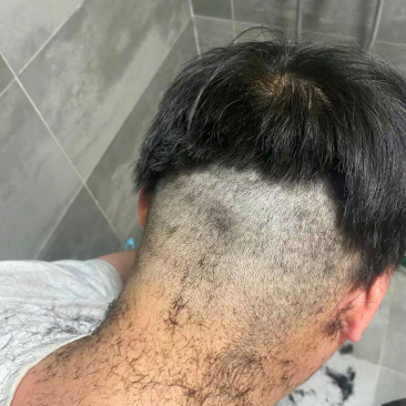 宝子们,第一次给男友剪头发就翻车了,剪成这样还有救不?