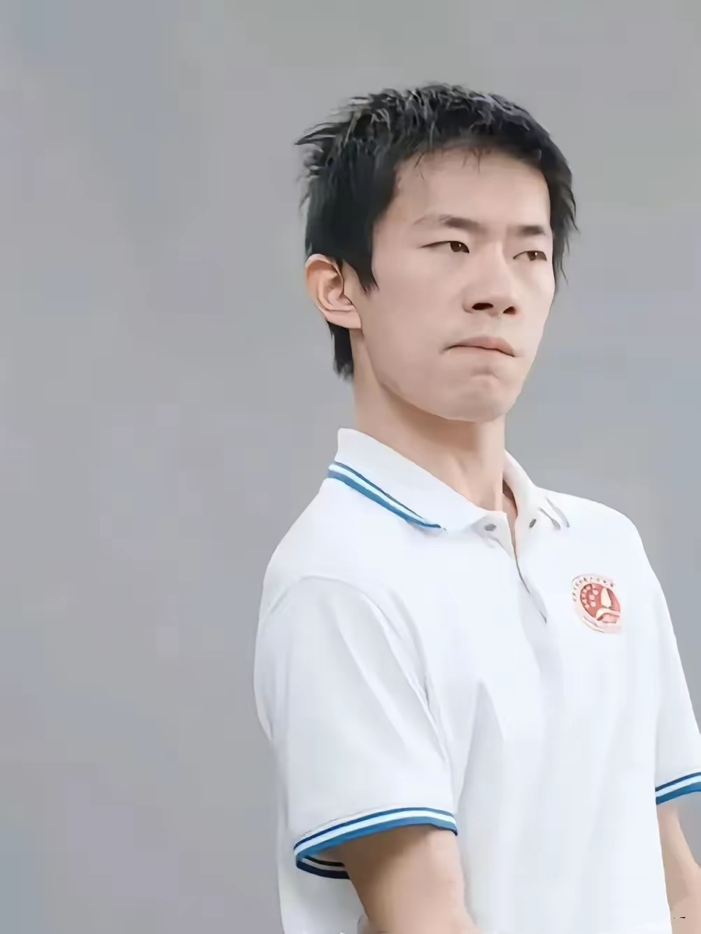 这才是易烊千玺的真实模样吧,不包装,不美颜不滤镜,看着一般般,跟普通