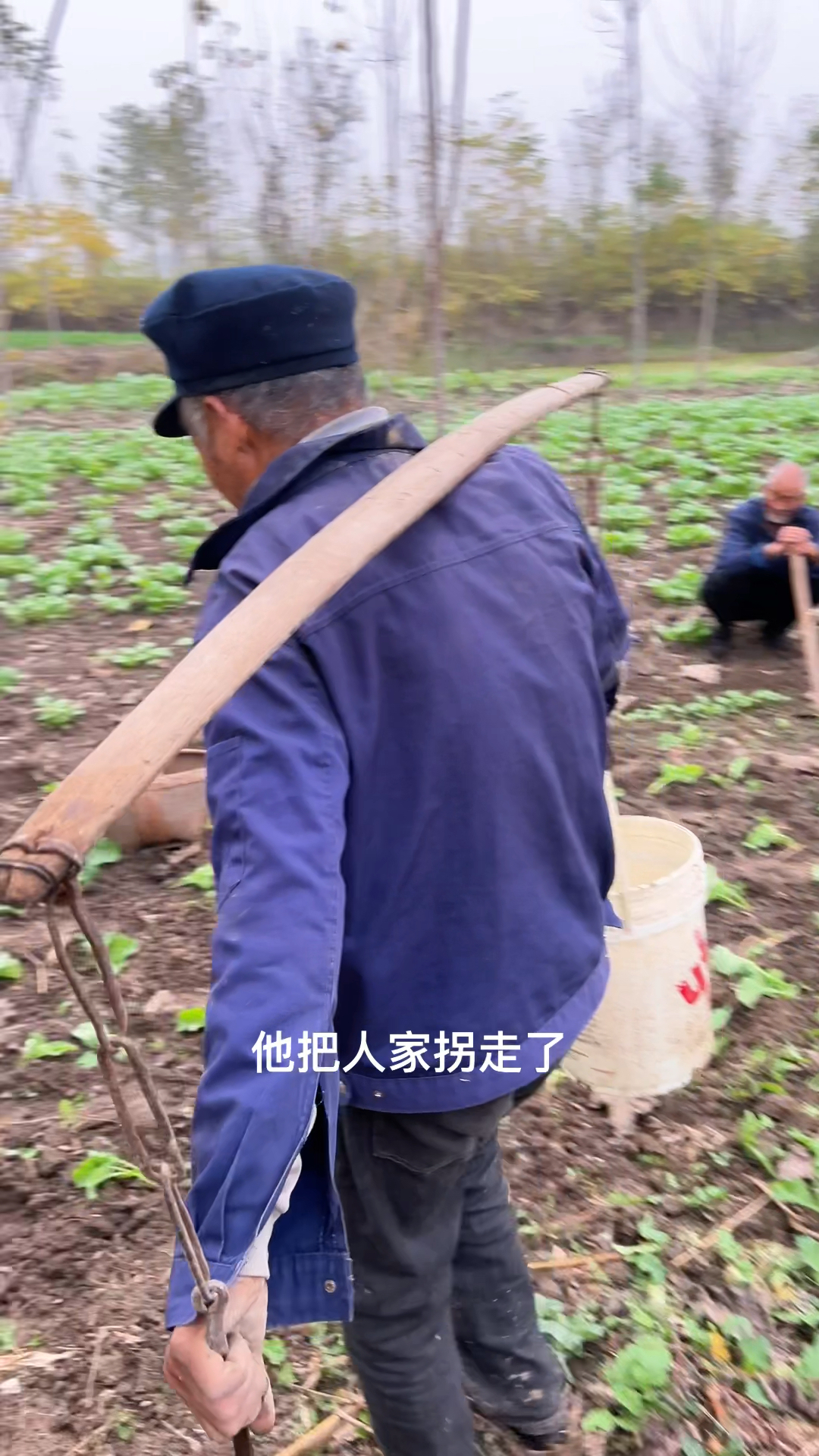 一个扁担用几十年,以前是家家必备,如今也退出历史舞台