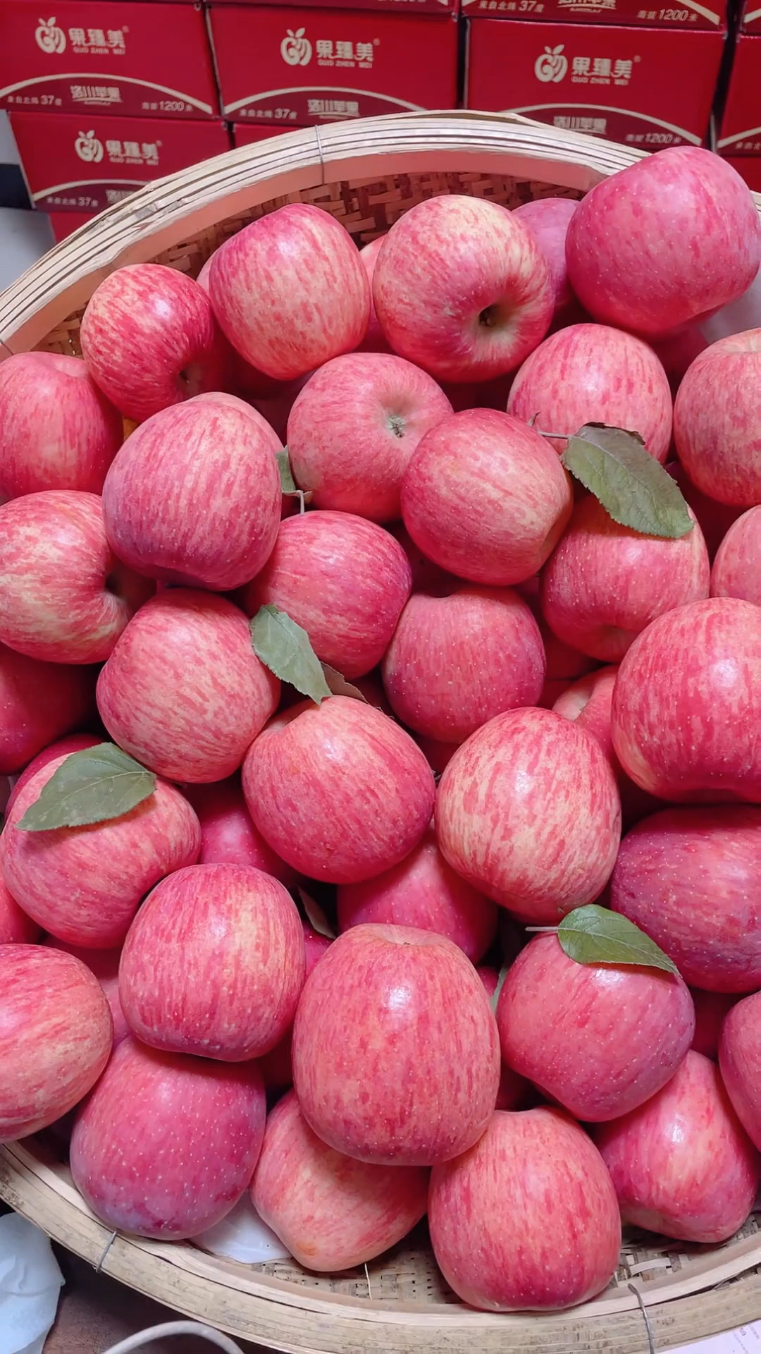 2024年新鲜洛川苹果产地直发