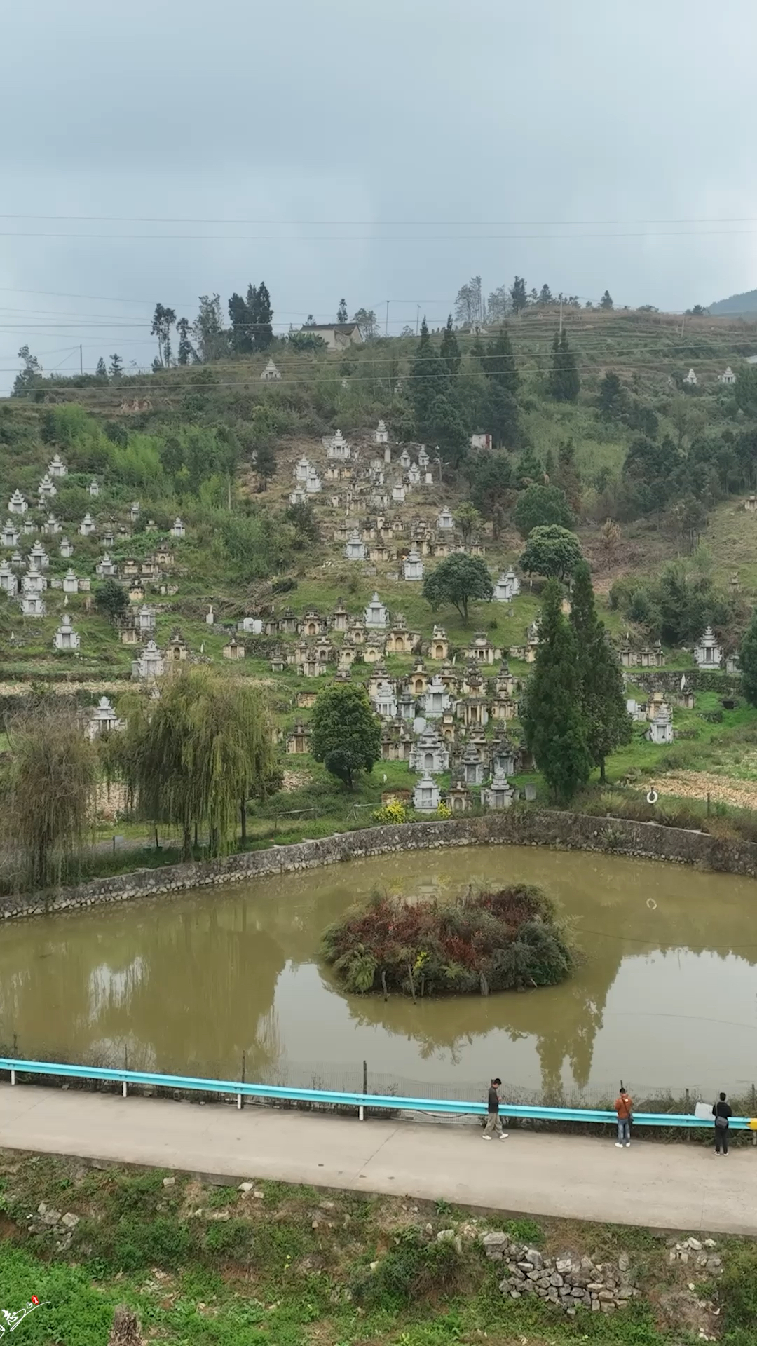 贵州深山豪华墓群,葬有官员40余座,它就是盘州境内的小冲墓群
