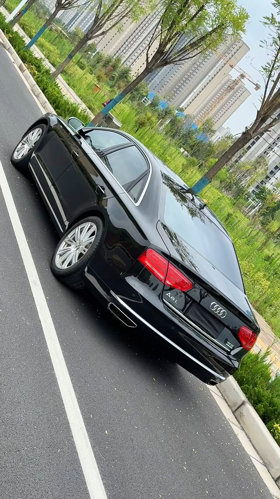 奥迪a8～w12,顶级座驾营造的氛围感