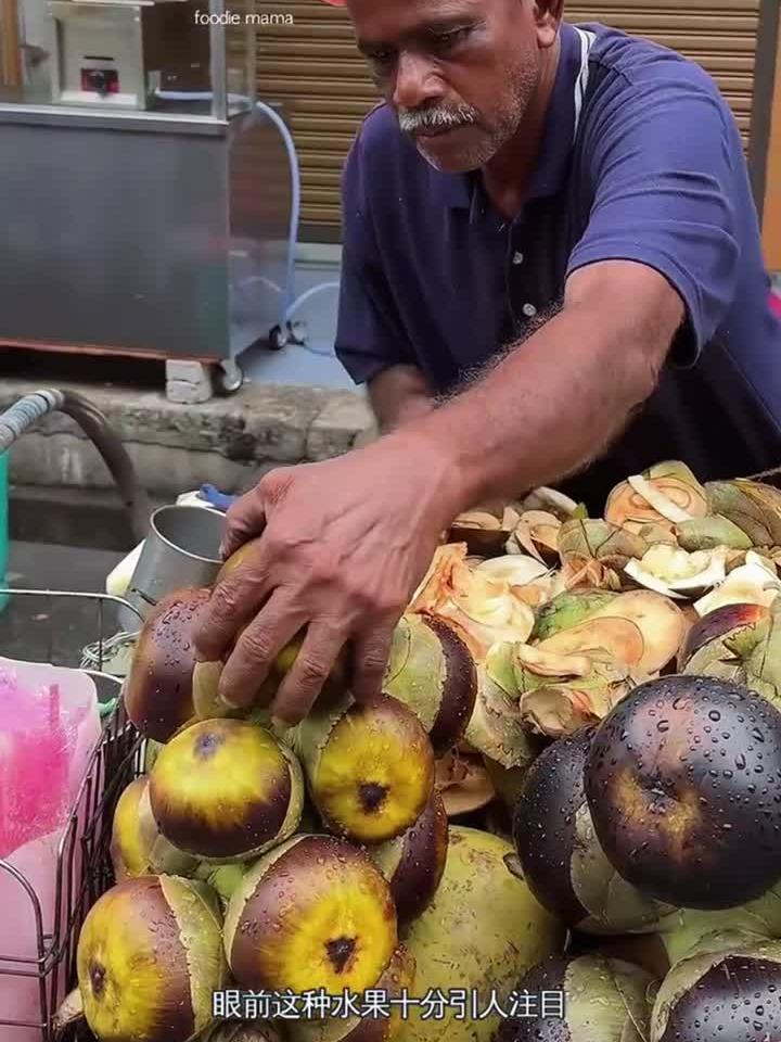 印度街头售卖的糖棕果