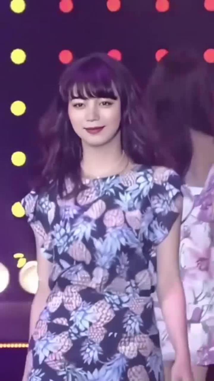 池田依来沙现身 tgc 东京时装秀,"胸悍" 来袭,快手时尚频道聚焦美女