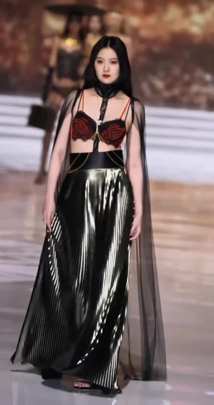 时尚内衣模特,2024siuf 深圳内衣展呈现高清内衣秀