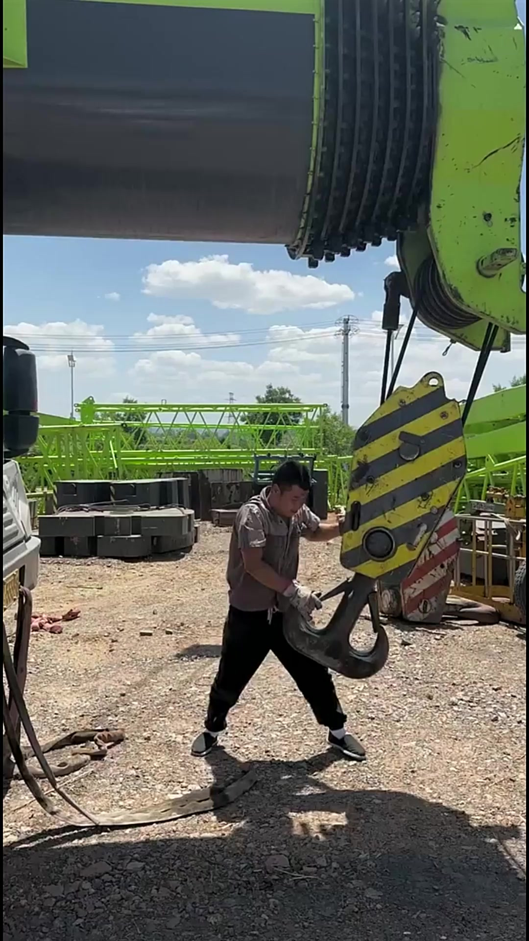 哈哈哈35吨吊车挂大钩