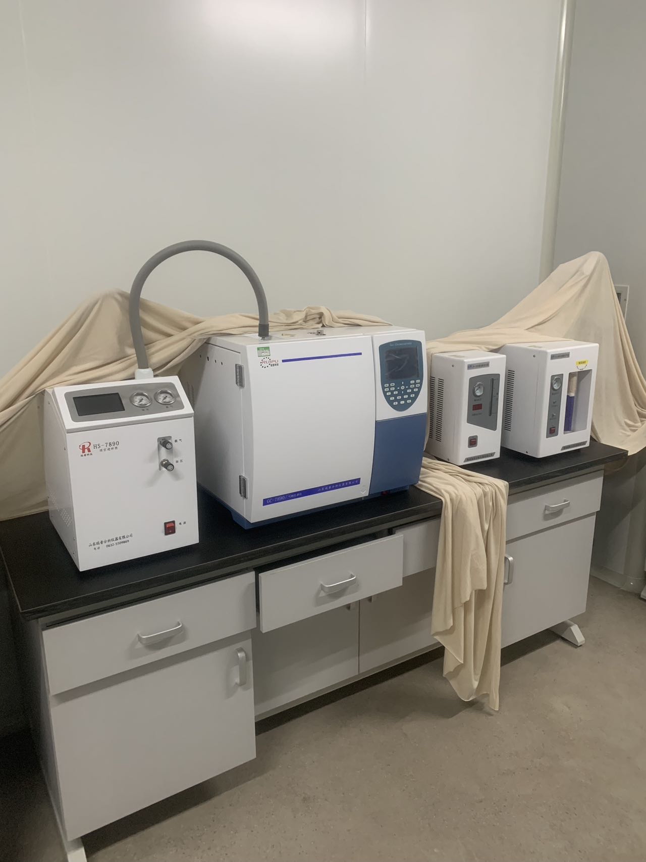 美女跳舞在线观看高清画质流畅不卡顿，实时互动点赞评论超火爆，专业团队打造极致视觉盛宴，三分钟带你领略舞蹈魅力所在