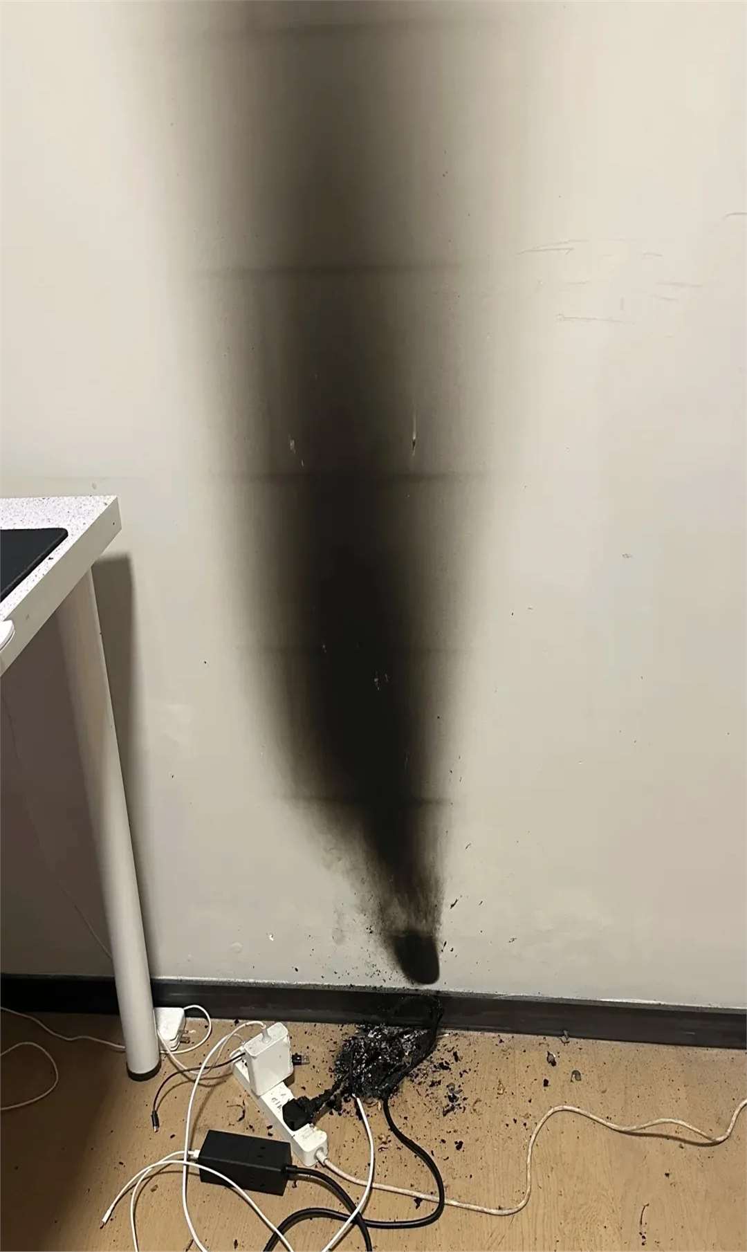 无人在家插线板竟自燃,差点烧毁房屋! 细思极恐!