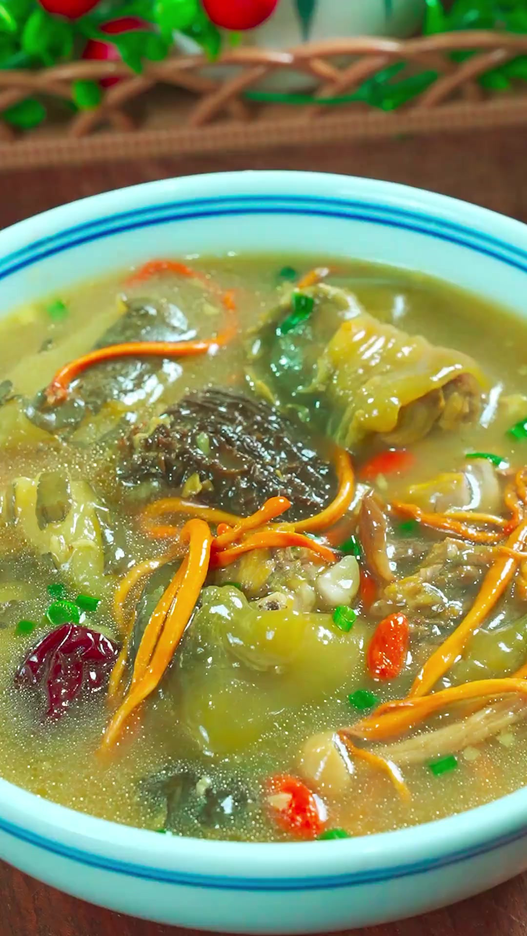 今天给大家分享甲鱼汤的详细做法,太香