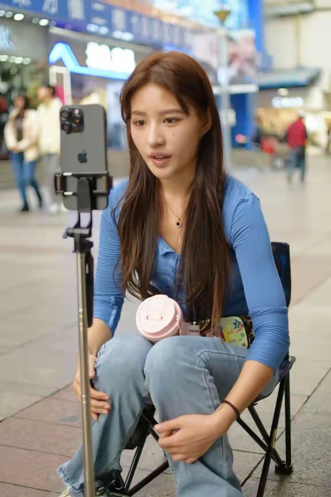 阿梓是一位四川女网红,网名"阿梓不可爱"