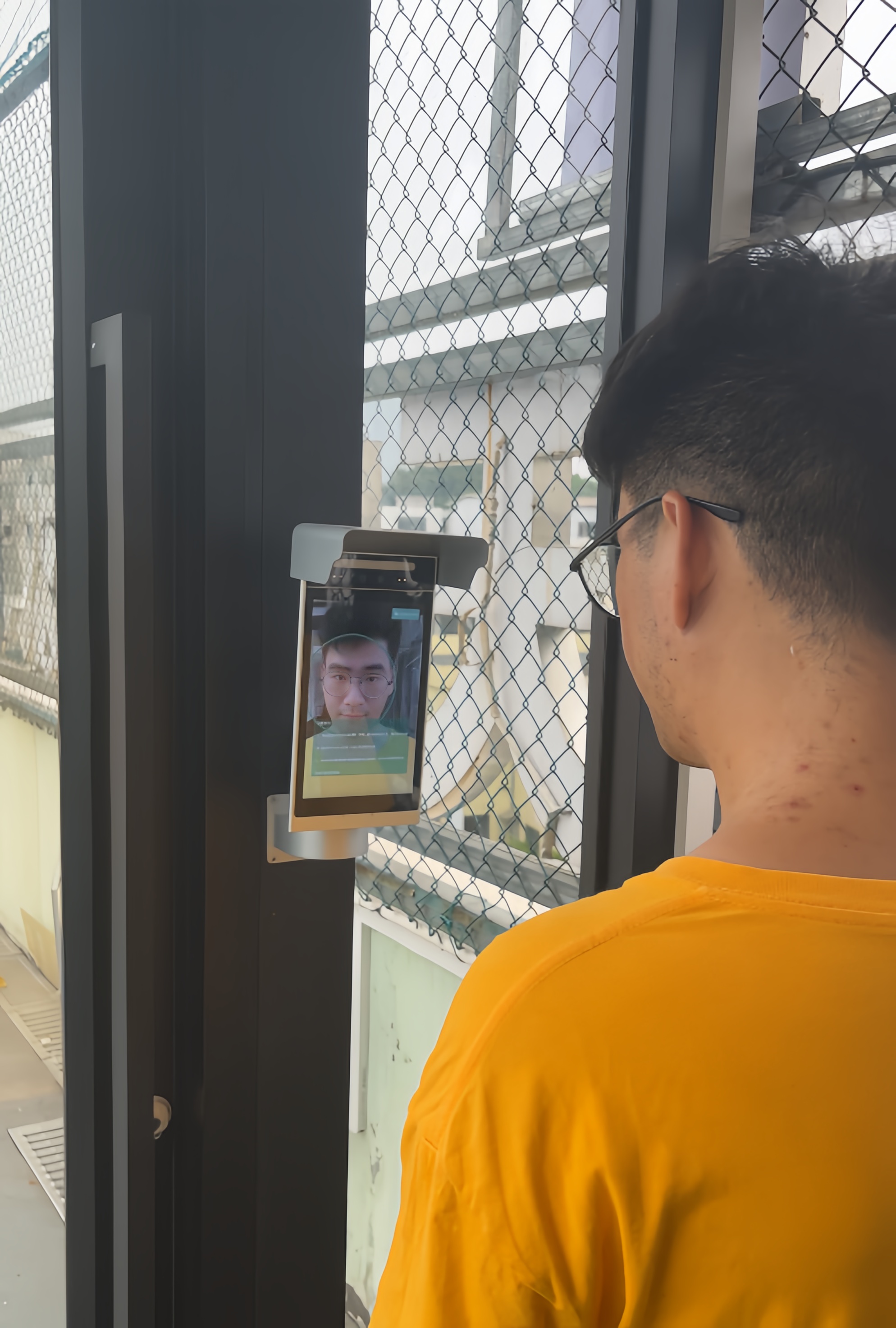 欧轩智能门禁的防尾随ab门,通过创新设计与技术融合,成功破解了这一