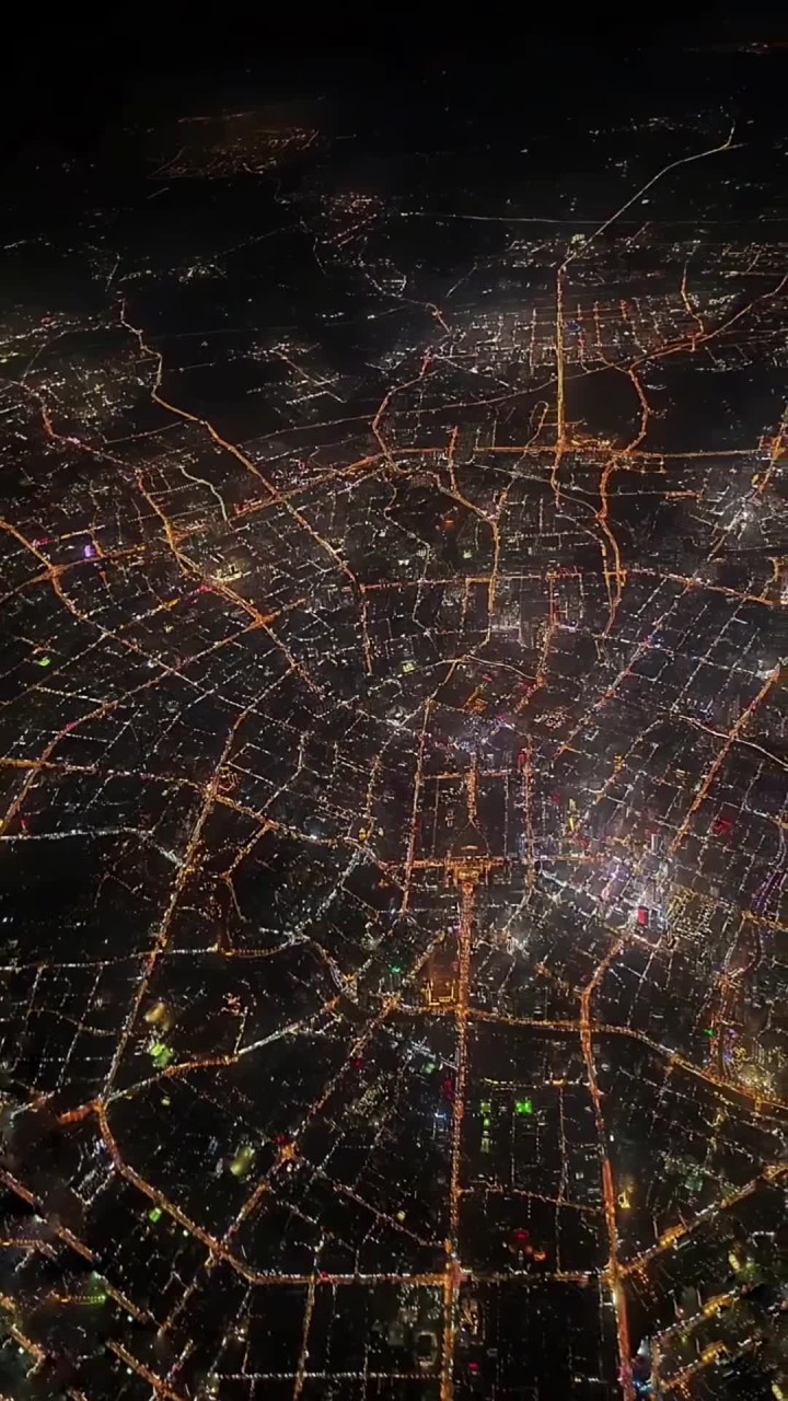 航拍成都夜景!成都的道路规划建设在西部乃至全国都是数一数二