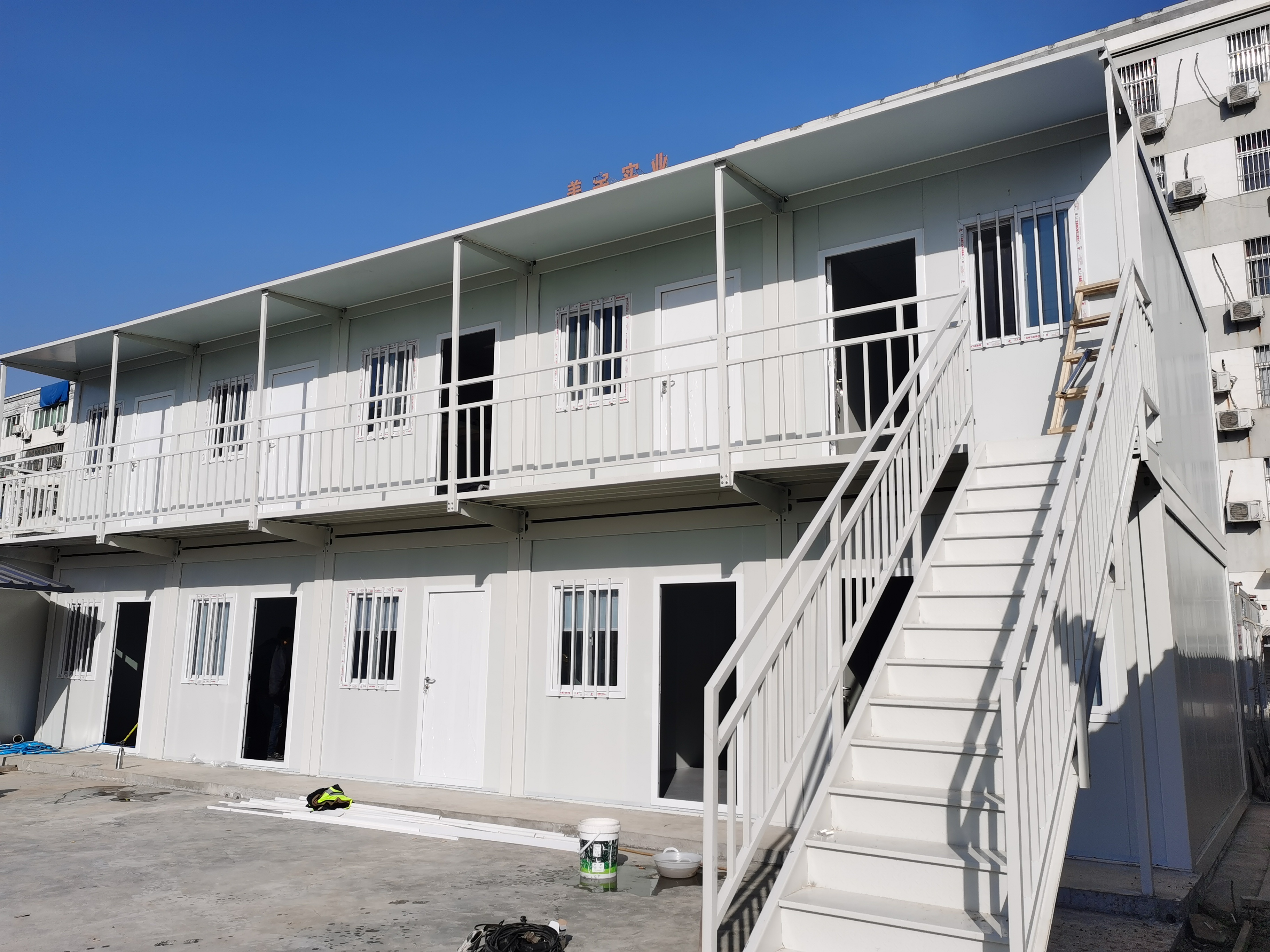 蓝田瓦楞集装箱创新绿色建筑方案引领未来新型住宅趋势