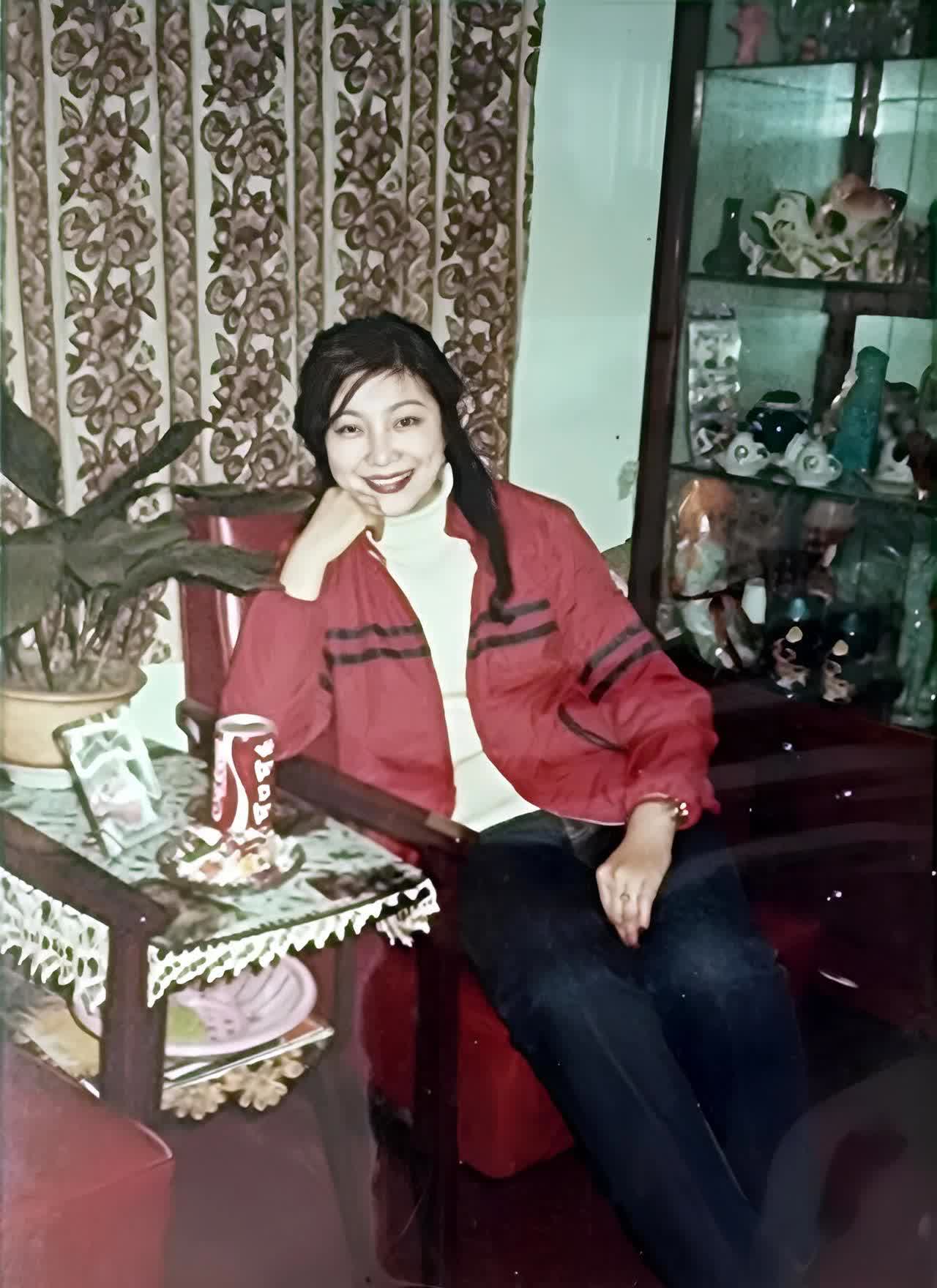 1986年,十分愿意去女友家里给她照相,她家条件比较好,一去基本能喝到