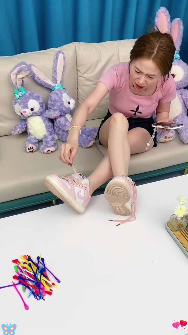 松紧设计懒人鞋带,便捷操作新潮流,颜值与实用同在