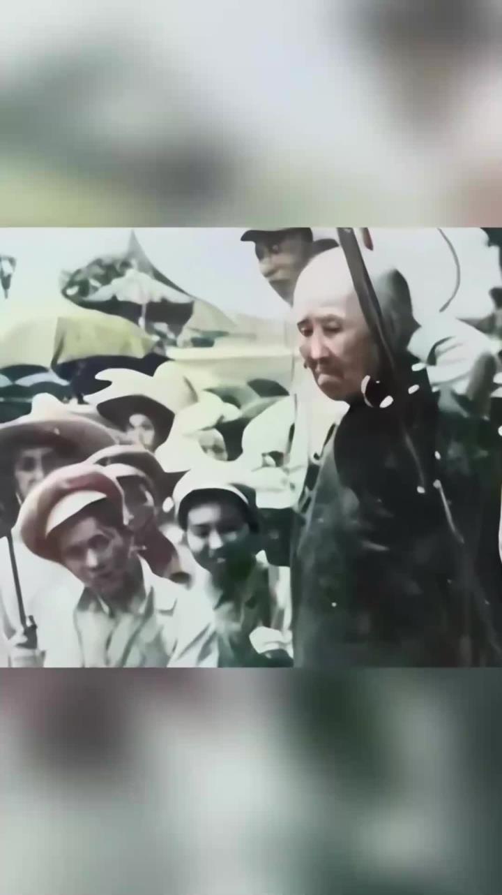 1950年,"双枪老太婆"赵洪文国的公审现场,最终被判处死刑