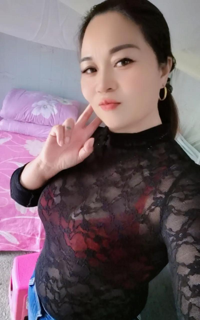 中午11点多的时候,儿子才回到家,见他爸爸不在家,儿子什么都没有说