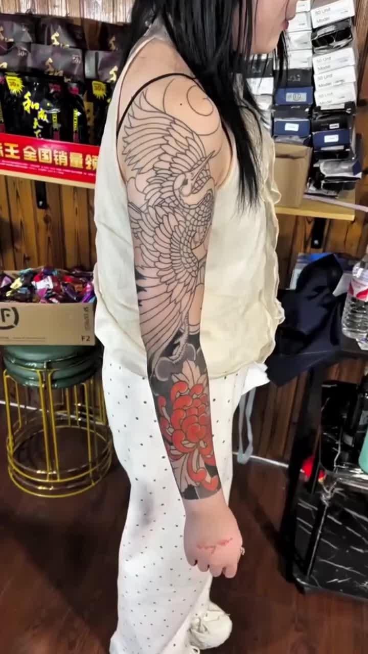 仙鹤接牡丹花臂刺青