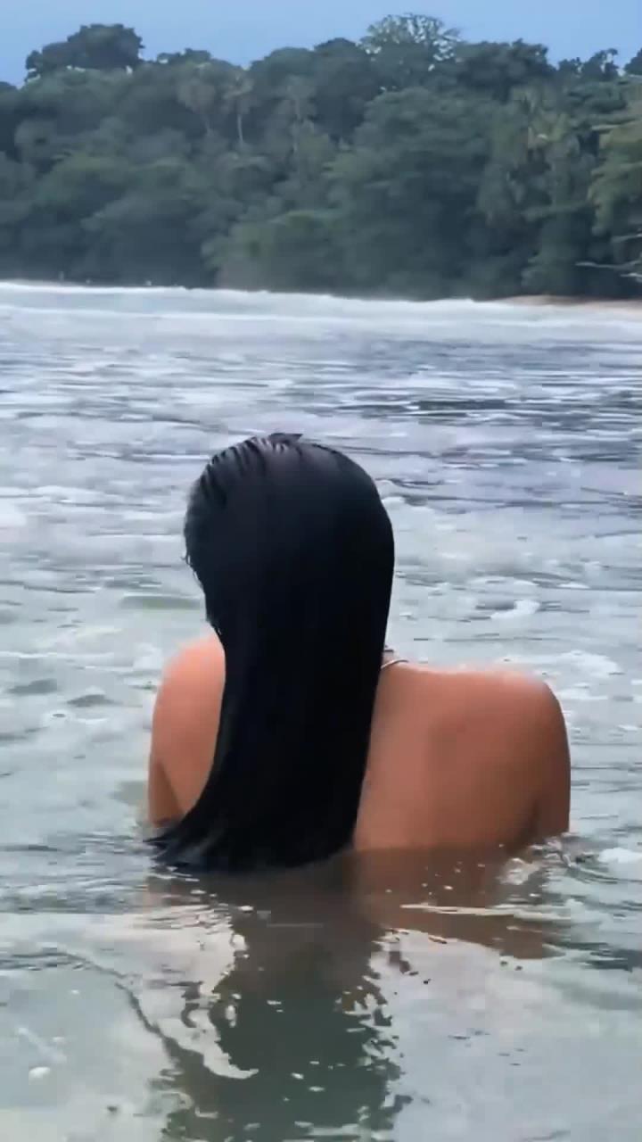 欧美小姐姐比基尼装,性感身材太撩人!