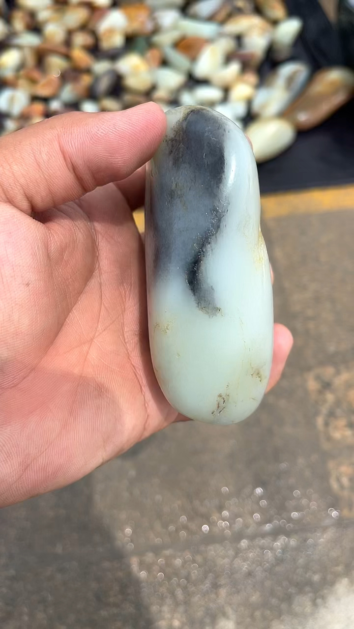 新疆和田玉籽料青花喜欢3200拿走