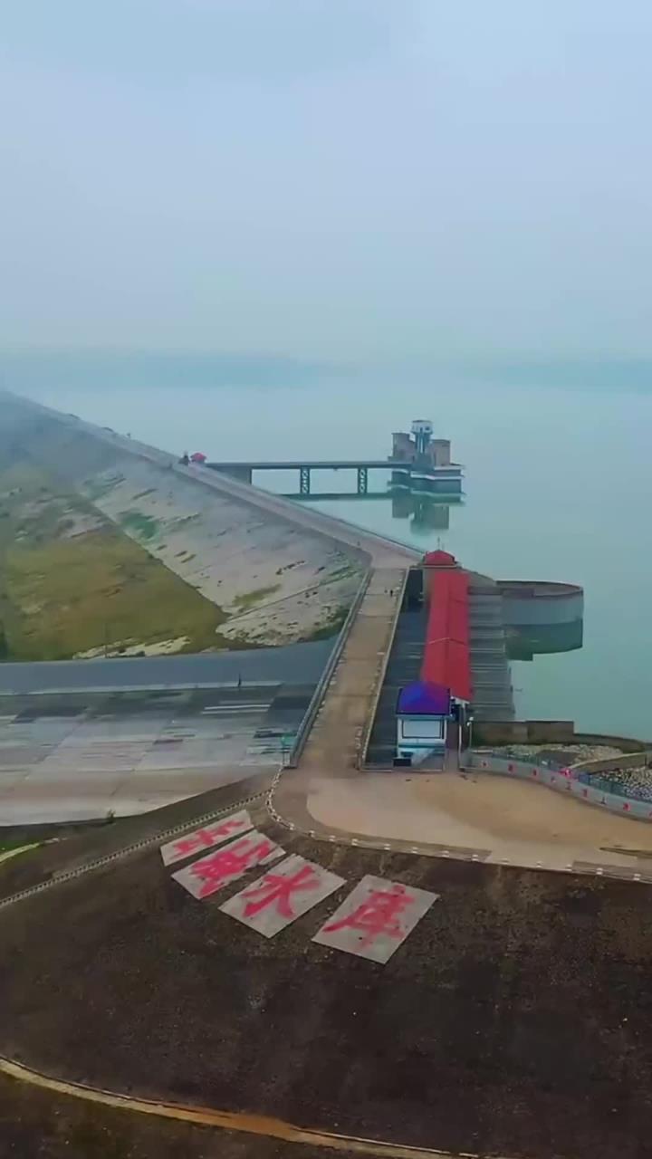 岳城水库1958年建成,最高水位上涨到152米,1000立方泄洪,承载了山西