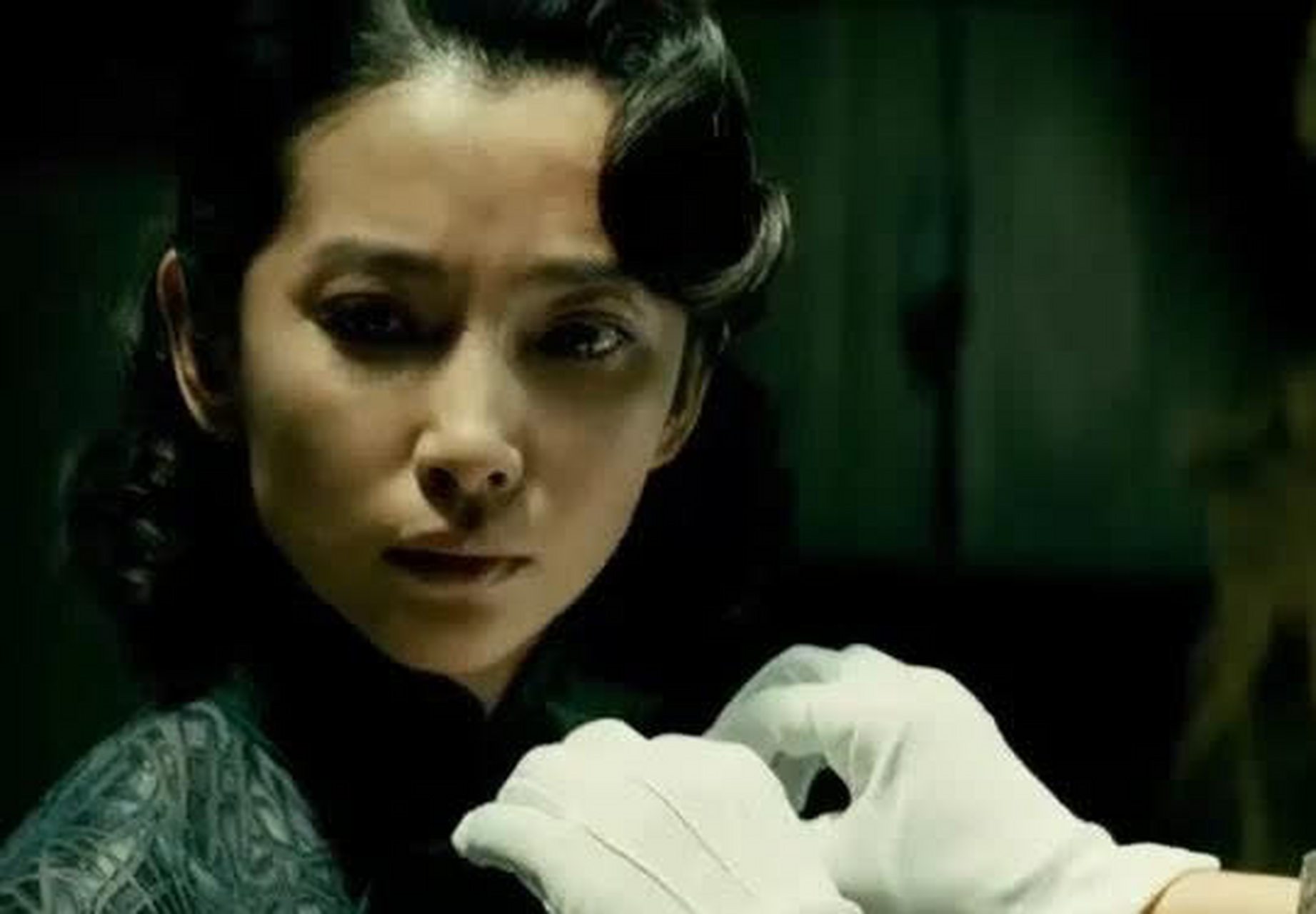 2009年,李冰冰和黄晓明拍《风声》时有场裸戏,李冰冰为了壮胆,喝了八