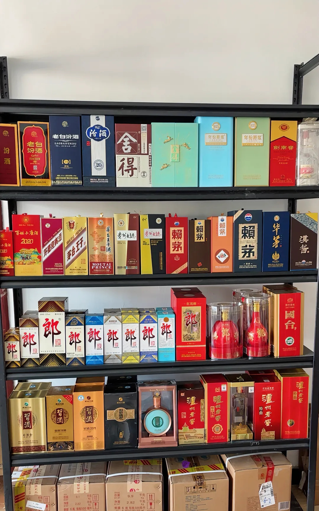 白酒照片白酒陈列图片大全郎酒零售店货架白酒货架陈列图片白酒货架图