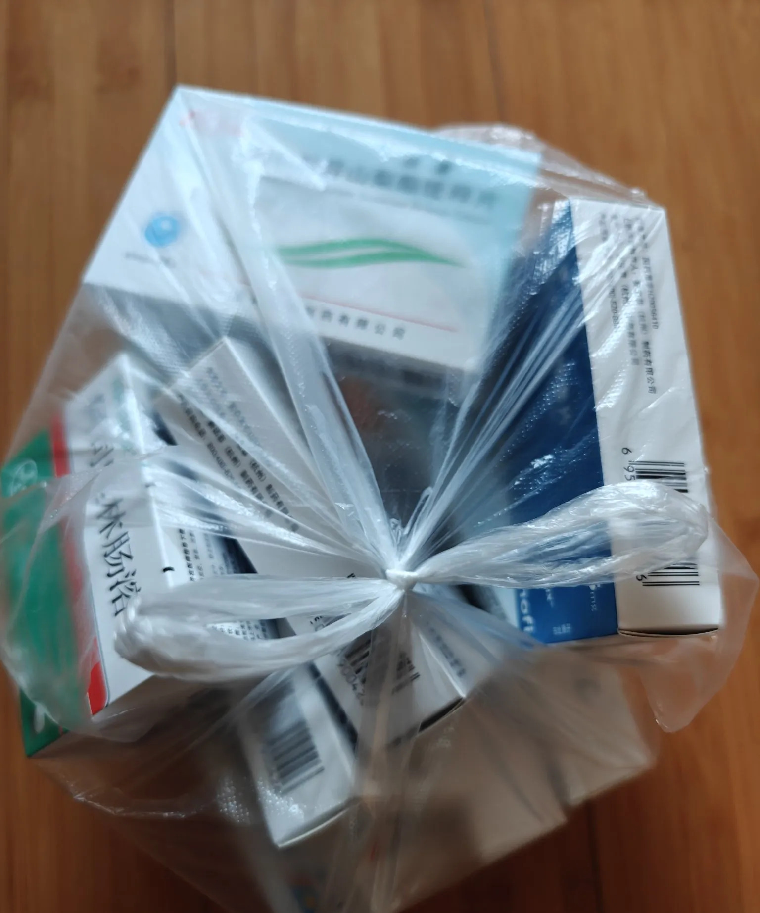 刚刚从药店买药回来,下午在哈尔滨南岗某药店给岳母买慢病药,手续繁