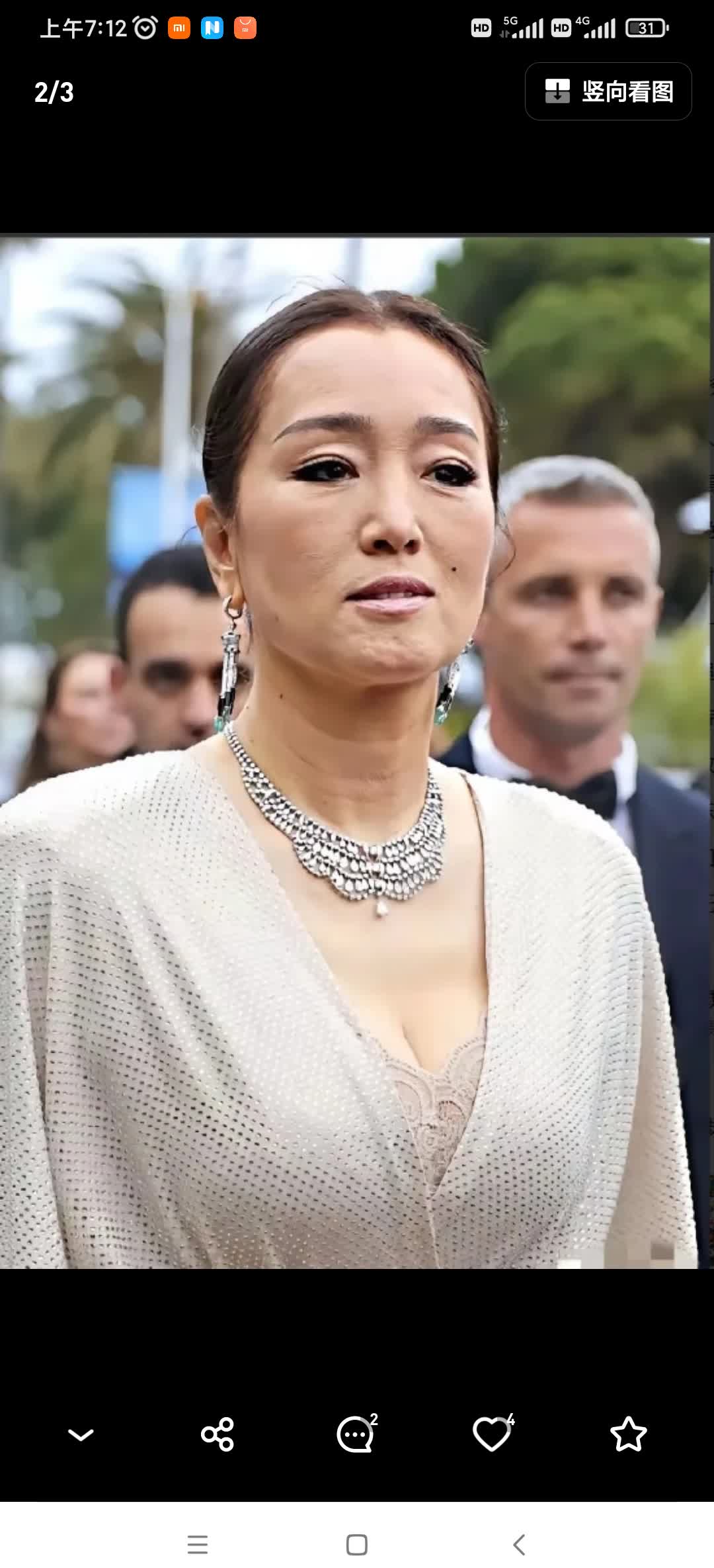 真不知巩俐现在生活的怎么样,是否开心愉快?