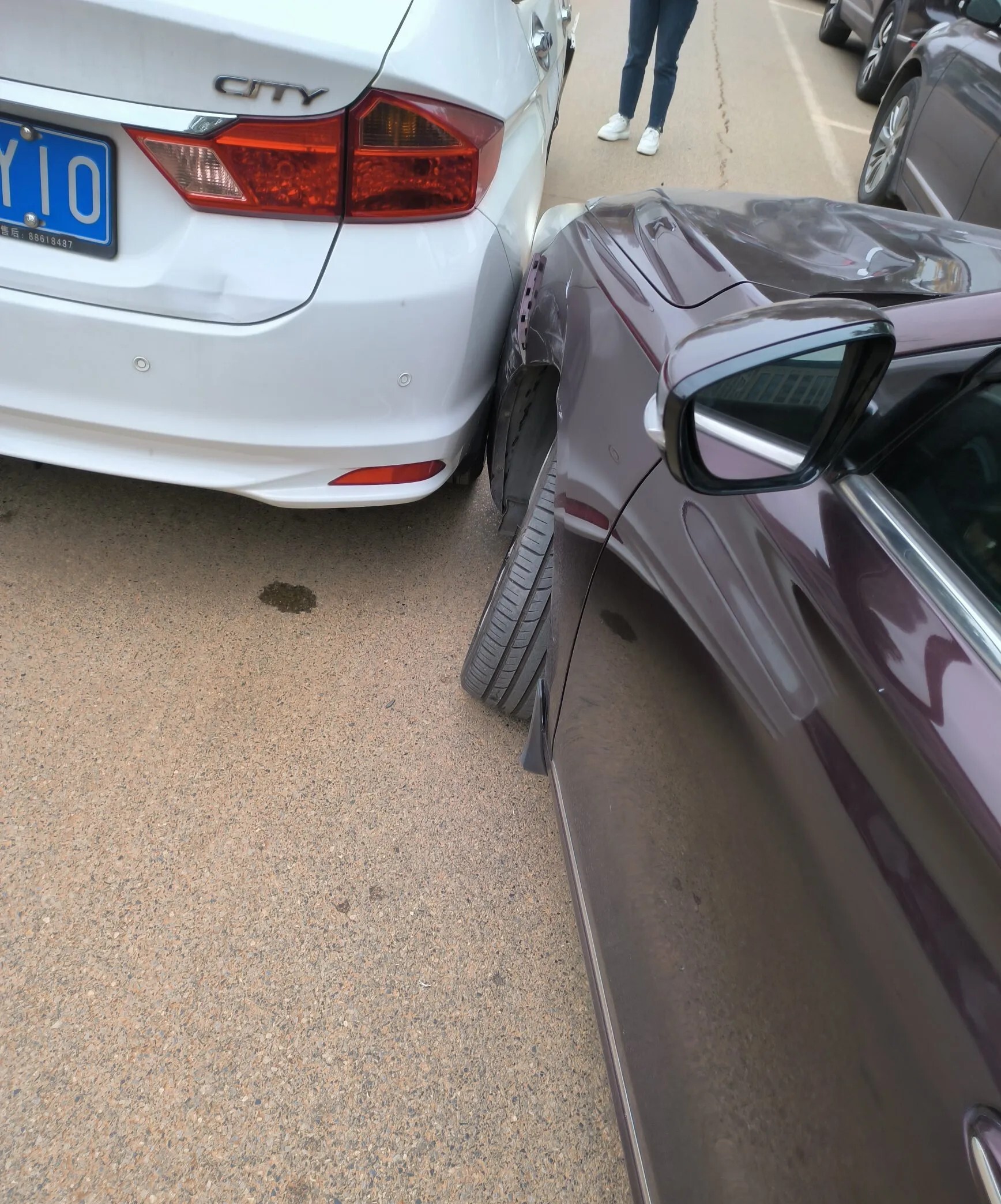 至其也躺枪檫车辆碰撞图片车辆碰撞车辆轻微碰撞图片大全并道碰车图片