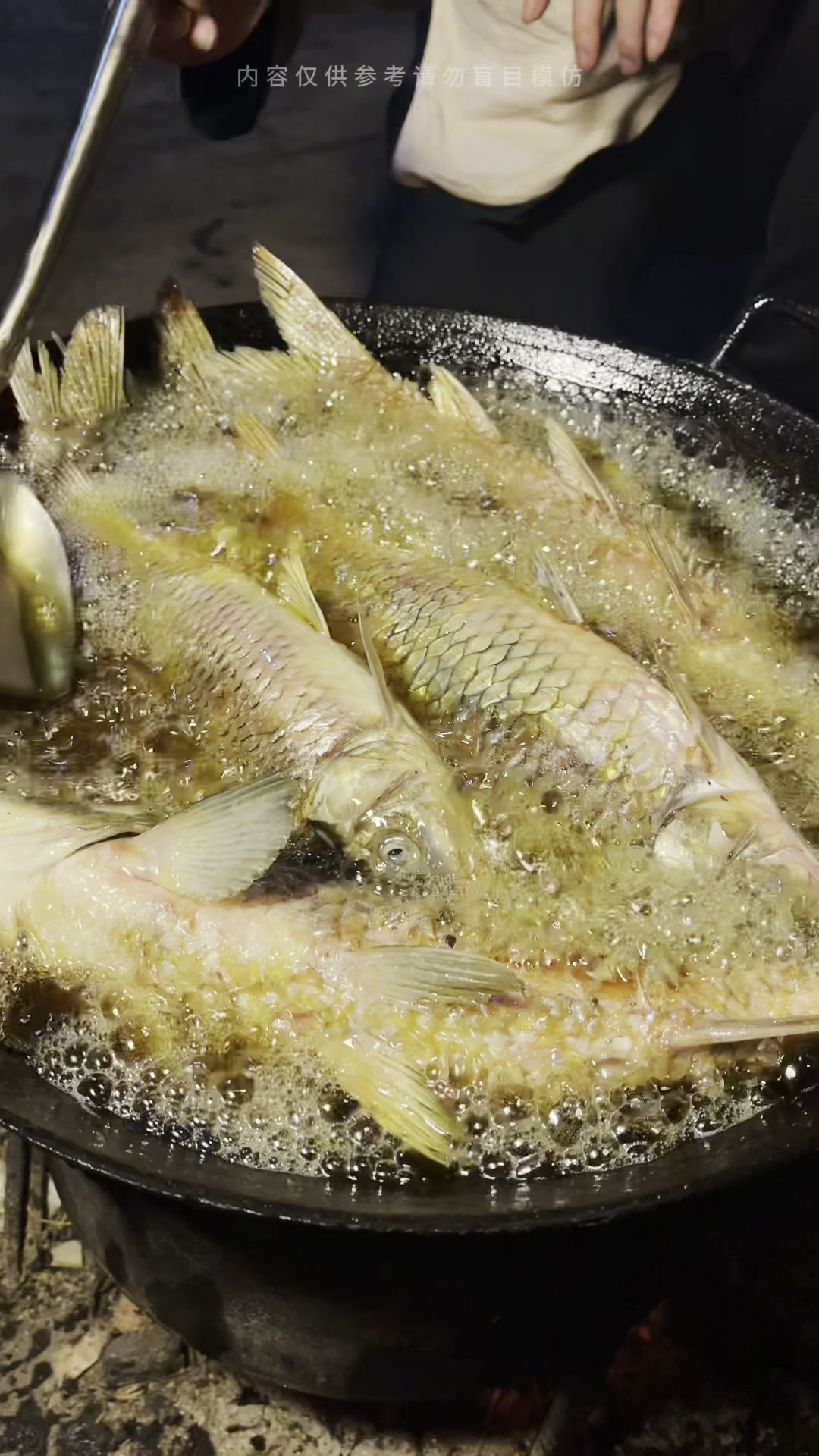 古法制作鱼露:满屋子都是香气飘飘,不愧是老一辈的遗留