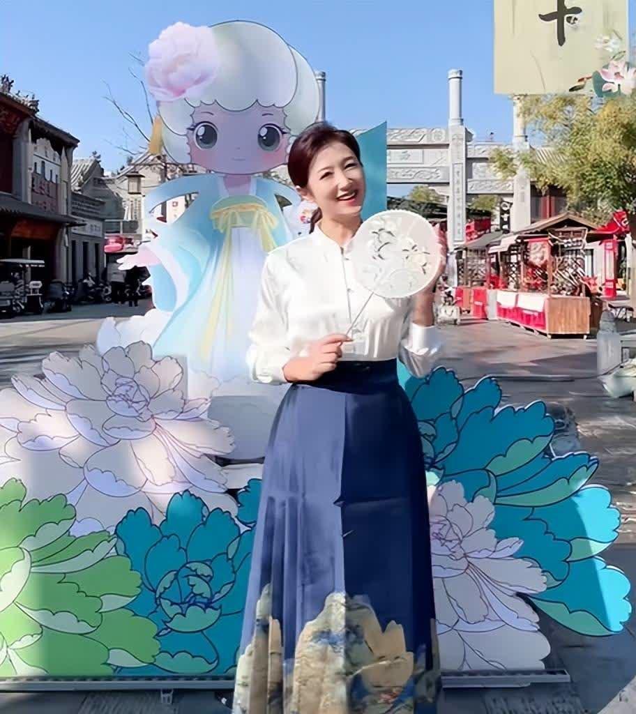 大学相遇,一见钟情.蒋虎比春妮大八岁,成熟稳重,对她关怀备至