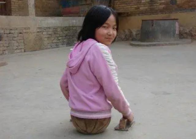 还记得曾失去双腿的"篮球女孩"钱红艳吗?时隔多年,她近况如何
