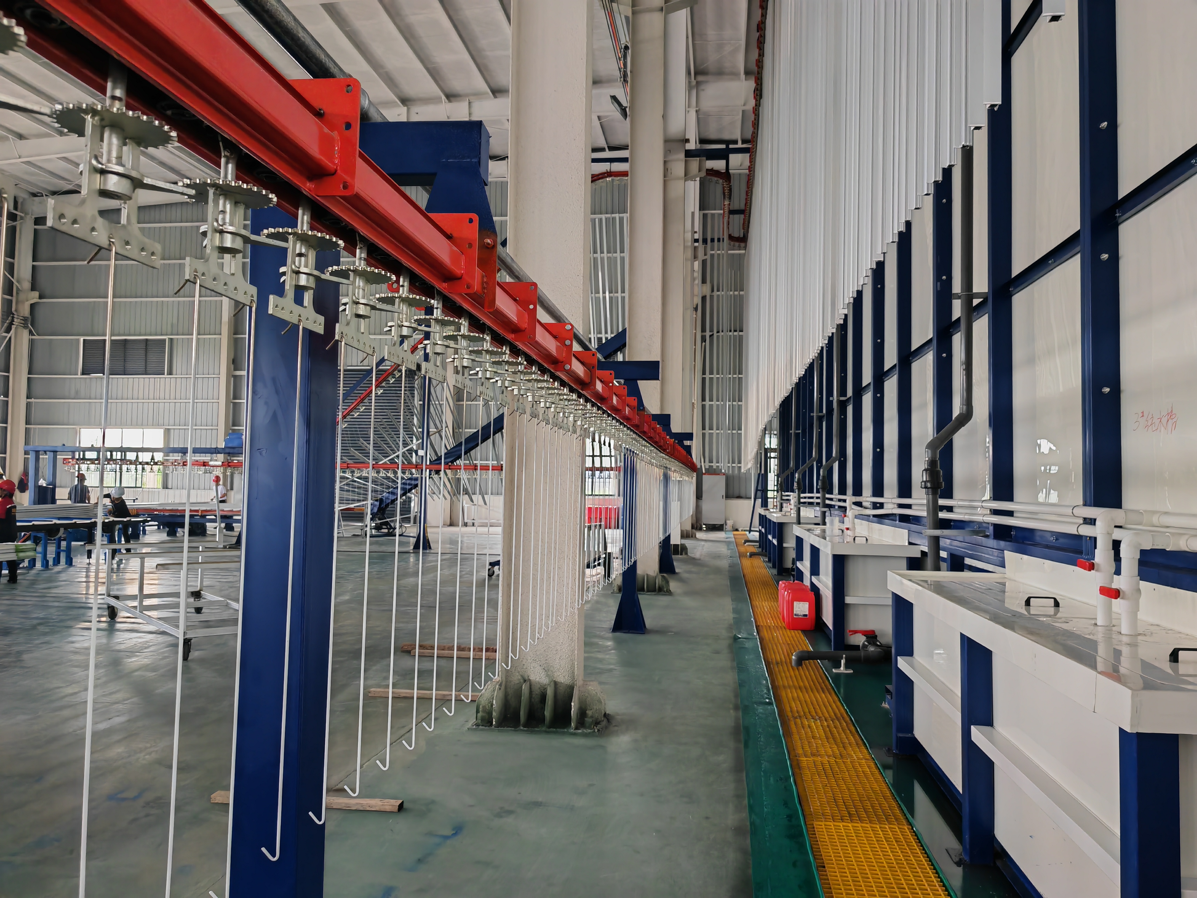 美观的静电喷涂电动三轮车喷漆生产线静电粉末喷涂生产线喷粉车间静电