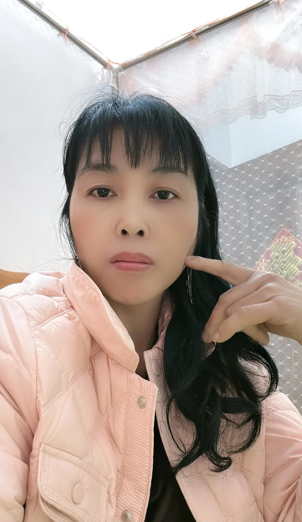 大家好,我是个离异女人,一个人在广东打工不知不觉过了9个年头了,从三