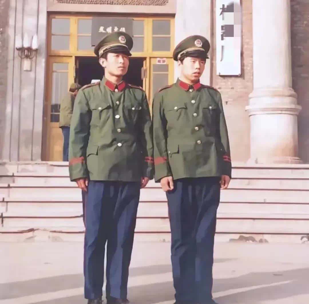 由于我表现特别出色,四年中我连营团共获得嘉奖八次