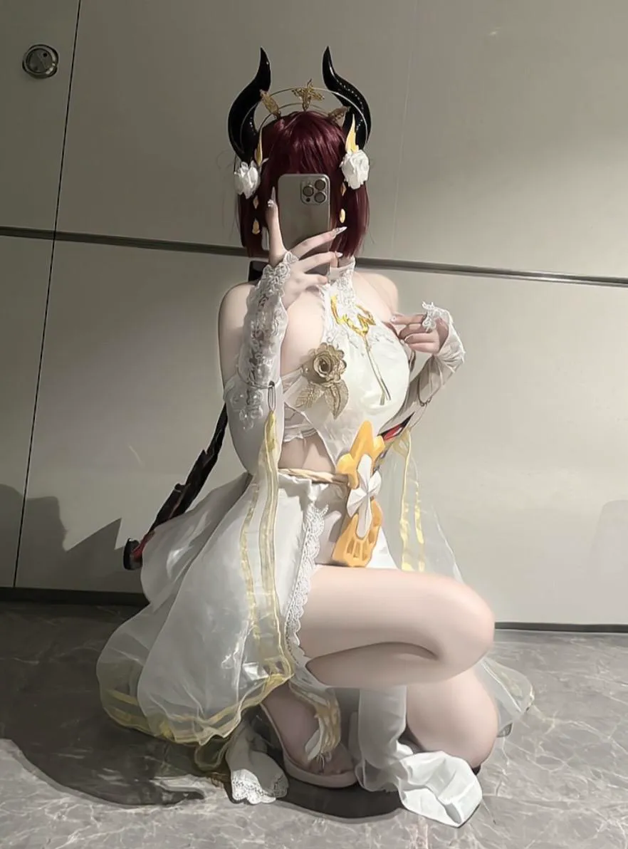 碧蓝幻想古蕾雅cos:丝滑大长腿,性感妖娆,这身材绝了#我要上热门