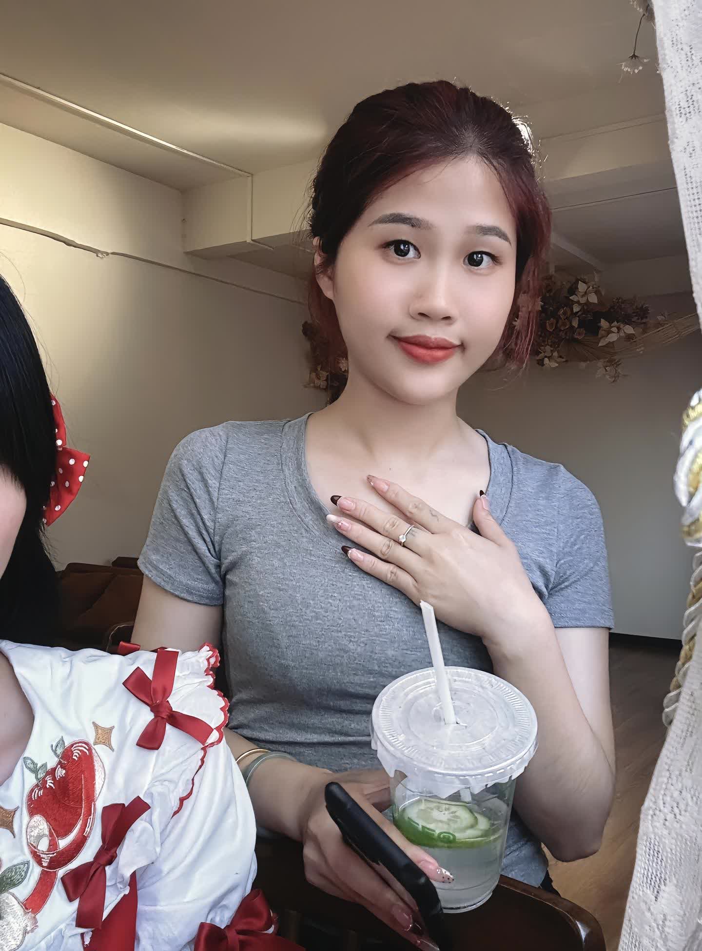父亲朋友家的儿子今年40出头孙子20岁孙女15岁