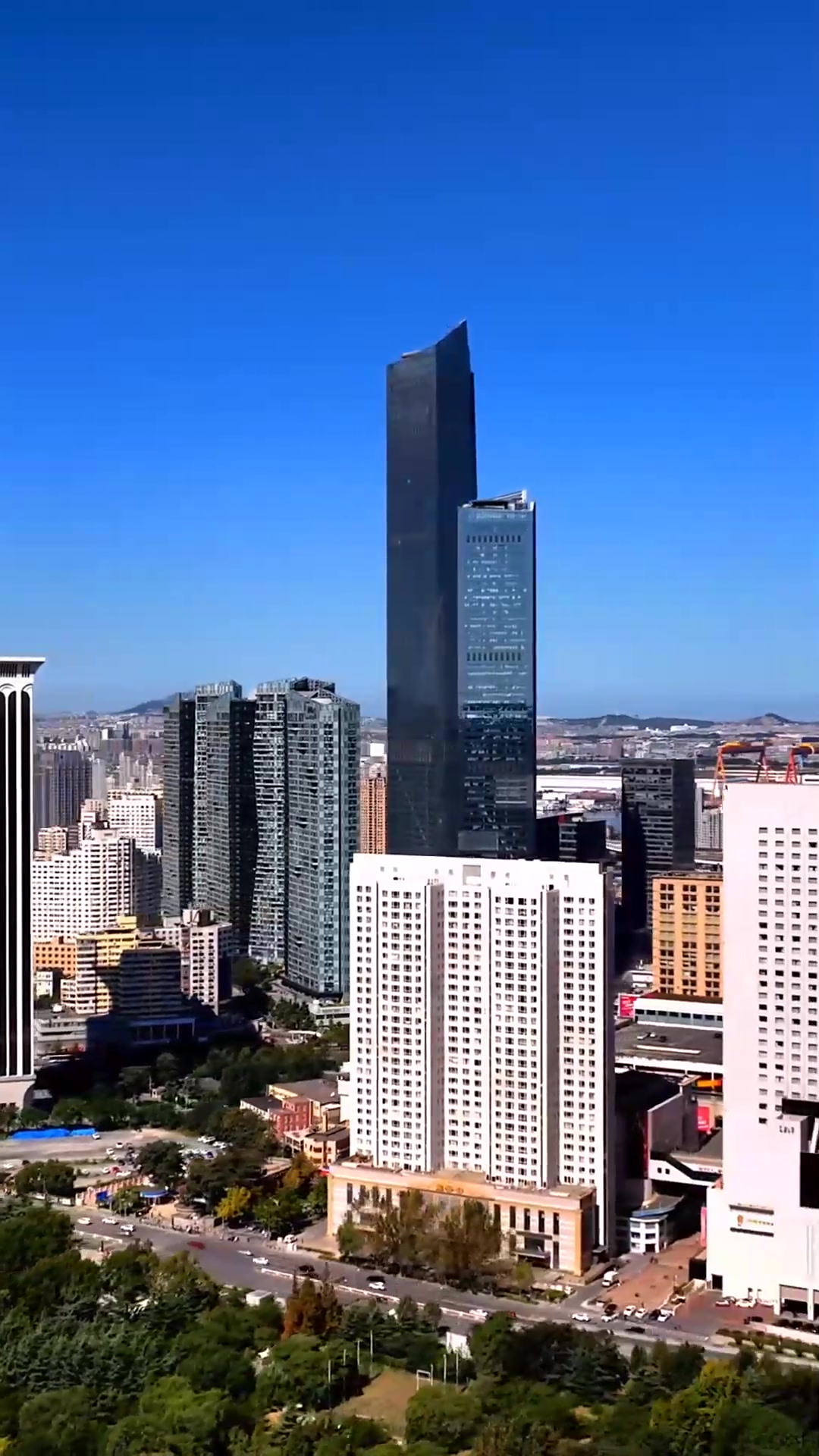 夏日旅行,东北第一高楼大连中心裕景浪漫之都时尚大连名不虚传旅