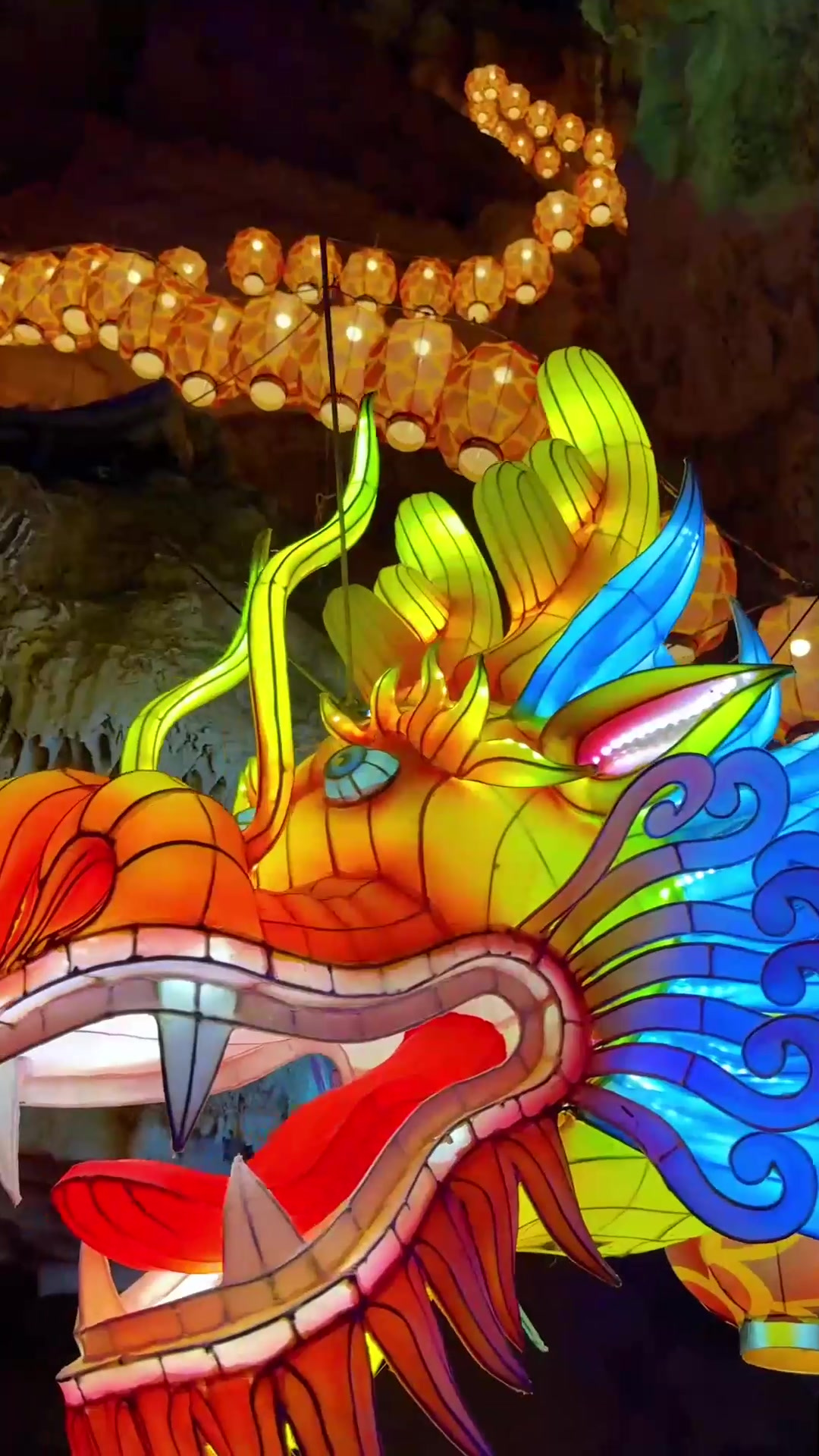 夏日旅行,广南玄天幻境,新春庙会氛围感十足,春节带上喜欢的人