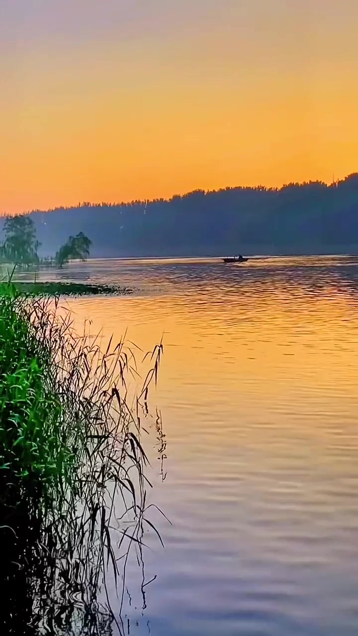 夏日旅行,早晨,迎着第一缕阳光,和着第一缕夏天的风,每一个平