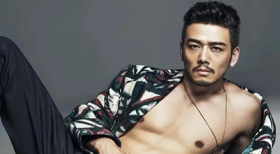 小包总杨烁为何消失?看他做的糊涂事,你就全明白了