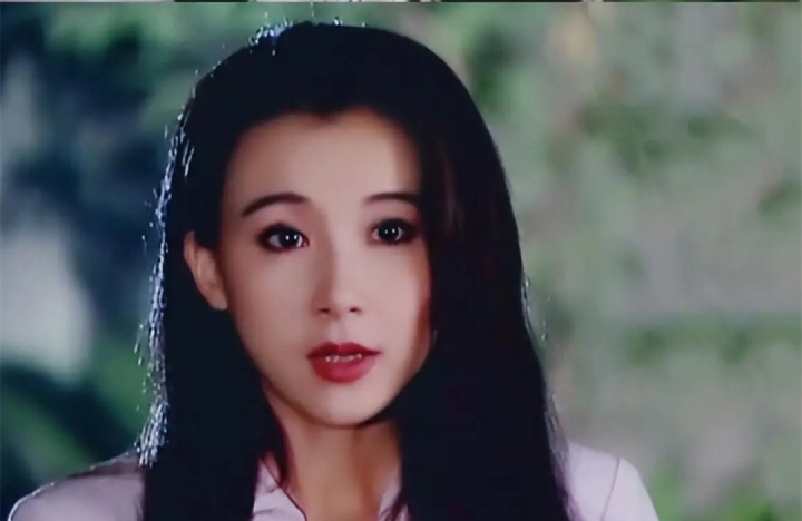 何莉莉如今的生活还记得《家有仙妻》中的神奇手镯吗
