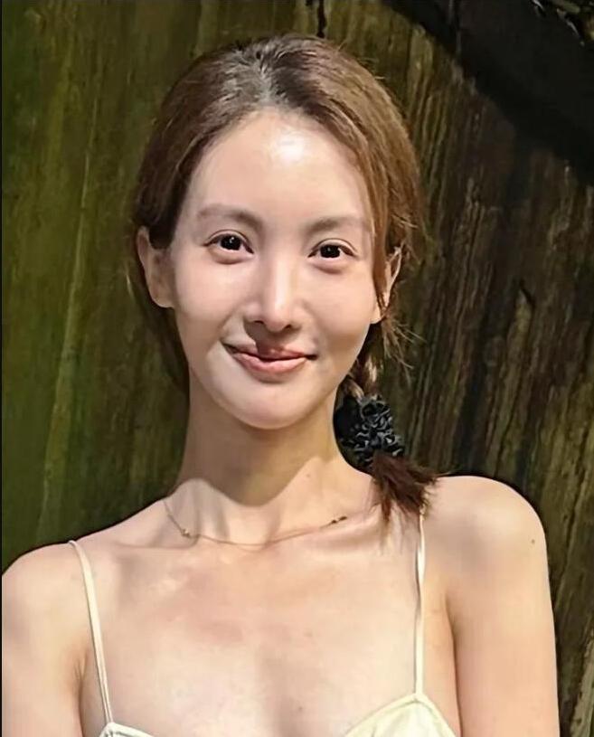 金晨与景甜:妆容前后的惊人对比,医美过度还是天生如此?