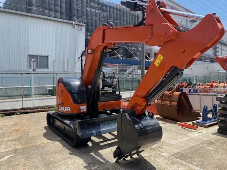 2015年日立zx55ur-5b挖掘机,抄表2955小时,以全车翻新整备
