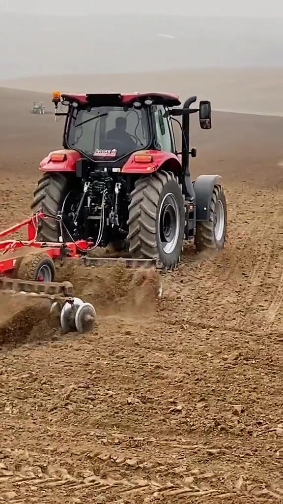 凯斯拖拉机 耙地 圆盘耙