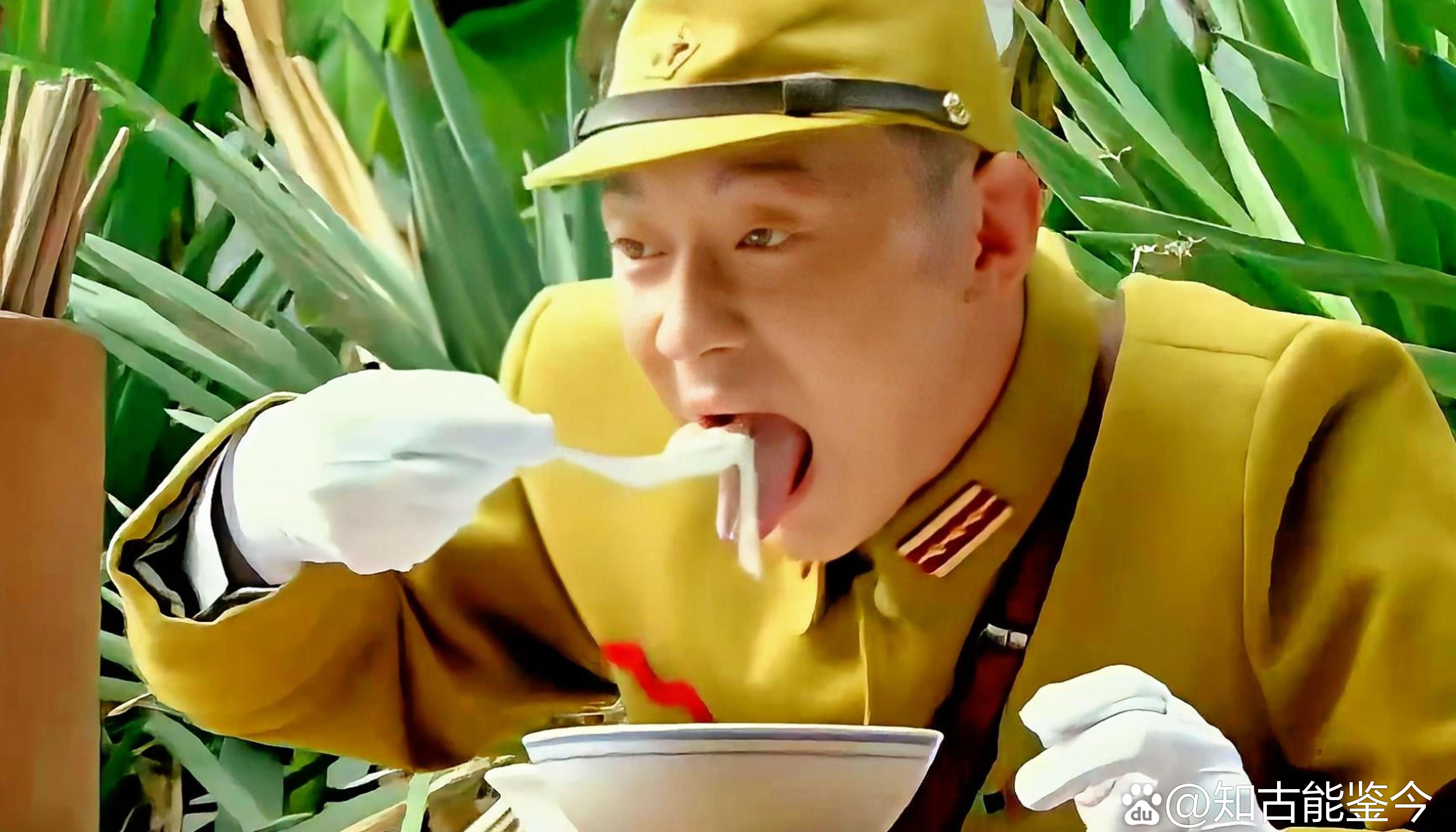 他提到,在接敌后大约十秒的时间内,战友们需要迅速组成战斗防线